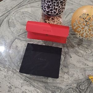 𝅺guess New Glasses Case with Cloth